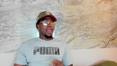 Snapshot of compton_01 chatting on 10/18/25, 04:15 COMPTON online show from 10/18/25, 04:15