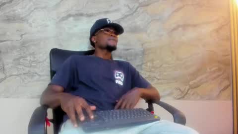 Snapshot of compton_01 chatting on 10/21/25, 04:13 COMPTON online show from 10/21/25, 04:13