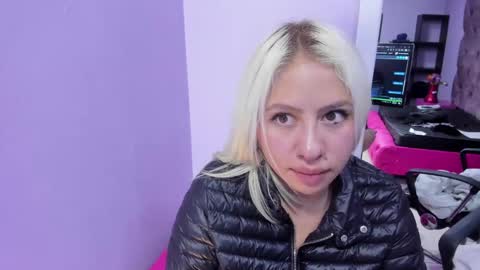 Snapshot of constansblonde chatting on 12/09/24, 04:37 Constans online show from 12/09/24, 04:37