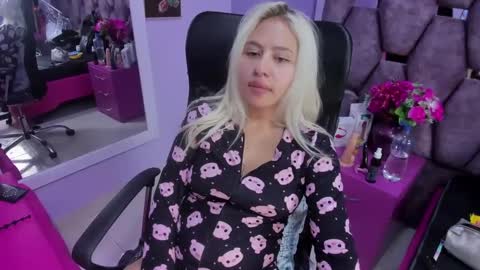 Snapshot of constansblonde chatting on 12/10/24, 11:19 Constans online show from 12/10/24, 11:19