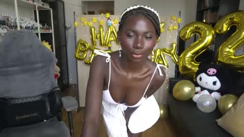 Snapshot of conymegan chatting on 09/12/25, 01:00 Carola independent model online show from 09/12/25, 01:00