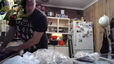 Snapshot of cookieliquor chatting on 09/30/25, 07:08 Cookie - I do cooking streams occasionally. Next stream online show from 09/30/25, 07:08
