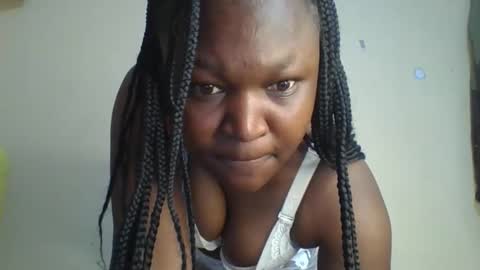 Snapshot of coolgirl001 chatting on 09/18/25, 08:27 coolgirl001 online show from 09/18/25, 08:27