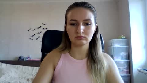 cora_fora online show from 10/09/25, 08:45