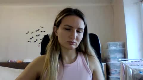 cora_fora online show from 11/06/25, 12:06