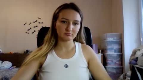 cora_fora online show from 11/12/25, 12:27