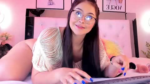 Snapshot of corachandler chatting on 02/19/25, 03:50 Cora online show from 02/19/25, 03:50