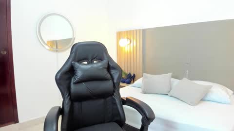 Snapshot of coral_15_ chatting on 11/04/25, 02:10 C O R A L online show from 11/04/25, 02:10