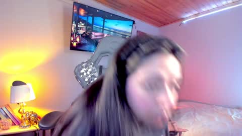 Snapshot of coraline_latin chatting on 01/23/25, 10:44 Coraline online show from 01/23/25, 10:44