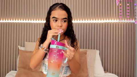 coralineross_ online show from 01/31/25, 11:03