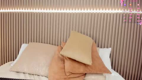 coralineross_ online show from 03/04/25, 05:24