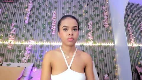 coralineross_ online show from 10/28/25, 10:52