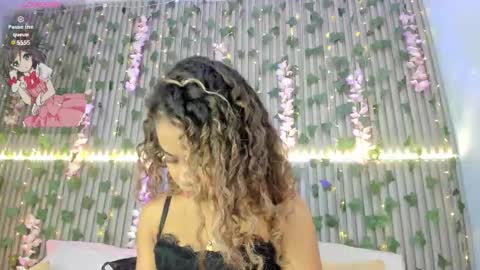 coralineross_ online show from 11/05/25, 10:59