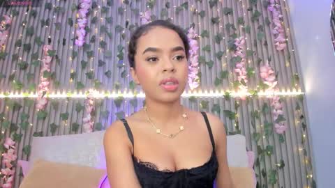 coralineross_ online show from 11/21/25, 10:58