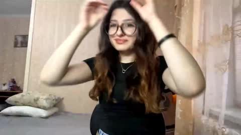 Elisheva online show from 11/03/25, 01:12