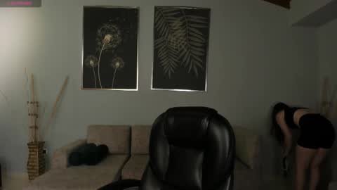 Corinne Russo online show from 11/24/25, 05:40