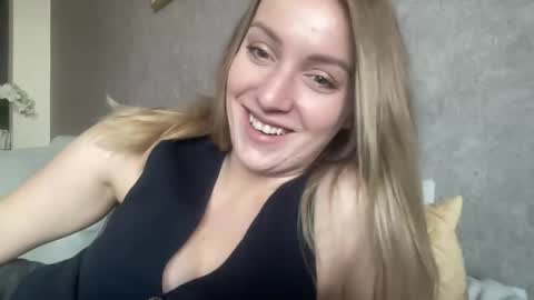 cosmo_blondiee online show from 09/30/25, 07:02