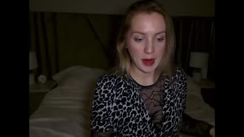 Snapshot of cosmo_blondiee chatting on 10/06/25, 06:05 cosmo_blondiee online show from 10/06/25, 06:05