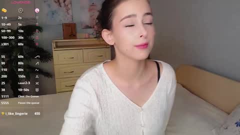 Luna online show from 09/19/25, 01:23