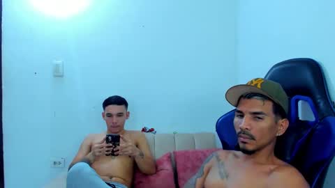 Snapshot of couple_bigcock_ chatting on 09/11/25, 02:44 aron y stivens online show from 09/11/25, 02:44
