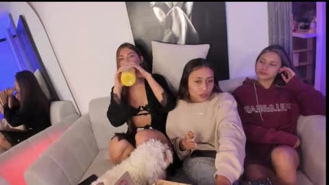 Snapshot of couple_funnyy chatting on 10/16/25, 02:12 couple_funnyy online show from 10/16/25, 02:12