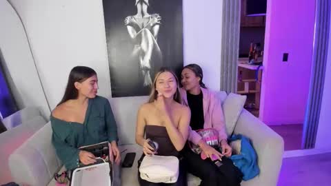 Snapshot of couple_funnyy chatting on 11/22/25, 03:05 couple_funnyy online show from 11/22/25, 03:05