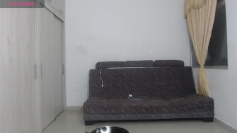  ALEJANDRO Y EMILY  online show from 11/09/25, 01:59