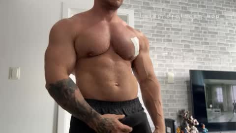 couplemuscle40 online show from 11/08/25, 07:45