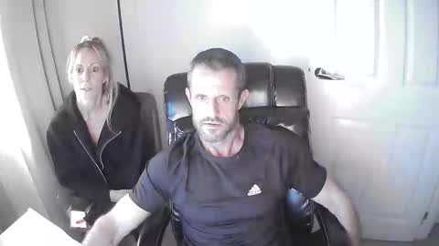 Snapshot of coupleplaycaddie chatting on 10/19/25, 04:07 coupleplaycaddie online show from 10/19/25, 04:07