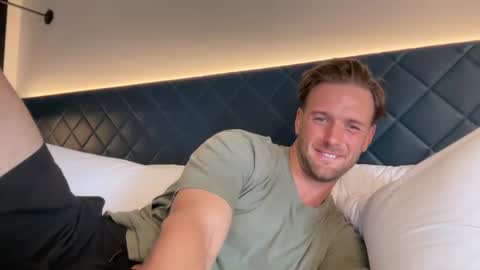 Snapshot of courtney981 chatting on 02/21/25, 03:12 Courtney online show from 02/21/25, 03:12