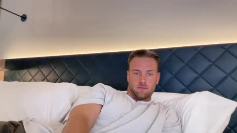 Snapshot of courtney981 chatting on 03/08/25, 01:39 Courtney online show from 03/08/25, 01:39