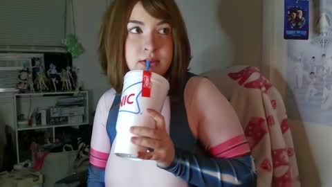 Snapshot of cowjuggie chatting on 10/08/25, 12:08 Katxce online show from 10/08/25, 12:08