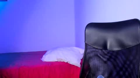 Snapshot of cracker_doll chatting on 02/25/25, 01:20 cracker online show from 02/25/25, 01:20