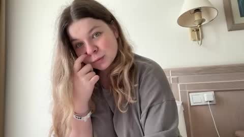 Snapshot of crave_elise chatting on 10/03/25, 10:23 Elise online show from 10/03/25, 10:23