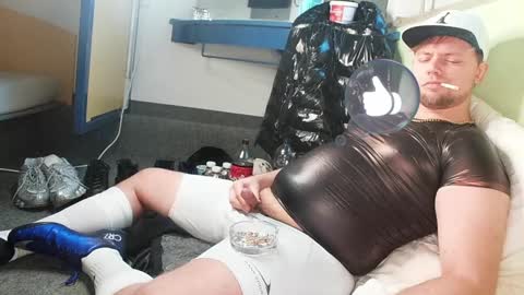Snapshot of cravingboy chatting on 12/06/24, 03:22 robin online show from 12/06/24, 03:22