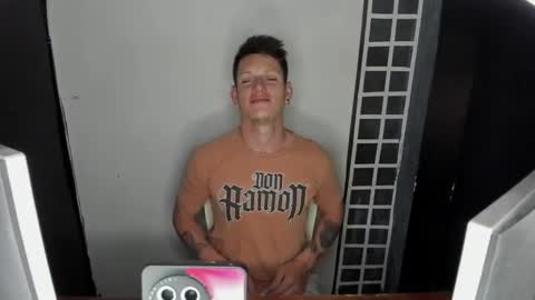 Snapshot of crazy_acouple_donpillo chatting on 10/19/25, 01:28 crazy_acouple_donpillo online show from 10/19/25, 01:28