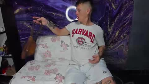 Snapshot of crazy_acouple_donpillo chatting on 11/09/25, 02:32 crazy_acouple_donpillo online show from 11/09/25, 02:32