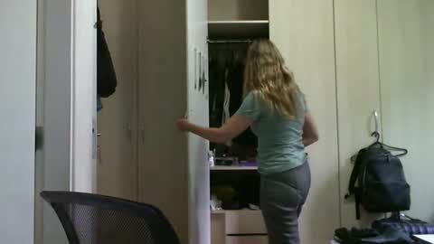 Anny online show from 01/29/25, 02:10