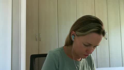 Anny online show from 02/17/25, 10:51