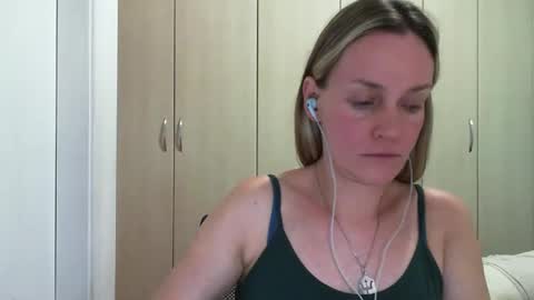 Anny online show from 02/19/25, 09:36