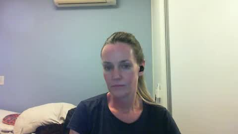 Anny online show from 10/06/25, 11:02