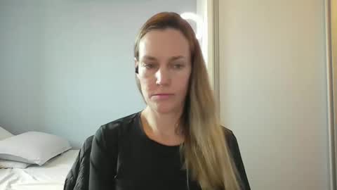 Anny online show from 11/19/25, 10:48