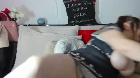 Snapshot of crazygirlsweet chatting on 02/07/25, 03:08 LAURA online show from 02/07/25, 03:08