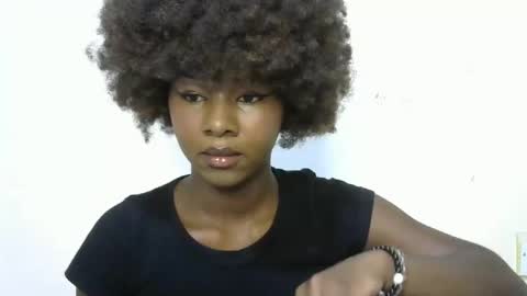 queen online show from 01/12/25, 10:02