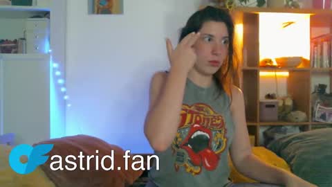 Snapshot of cringebutcute chatting on 09/13/25, 09:36 Astrid online show from 09/13/25, 09:36