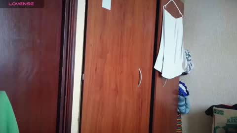 cris2428 online show from 10/30/25, 01:56