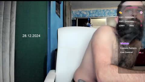 Snapshot of crissstud chatting on 12/28/24, 03:26 Criss online show from 12/28/24, 03:26