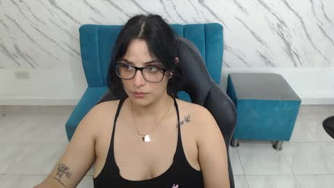 Snapshot of cristal_hot07 chatting on 12/23/24, 08:11 Cristal online show from 12/23/24, 08:11
