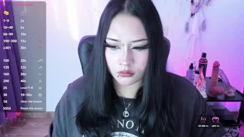 Snapshot of cristal_kosh chatting on 01/17/25, 12:42 Cris online show from 01/17/25, 12:42