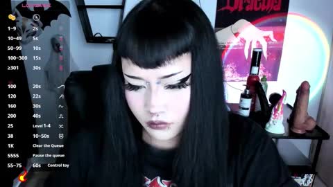 Snapshot of cristal_kosh chatting on 10/29/25, 09:49 Cris online show from 10/29/25, 09:49